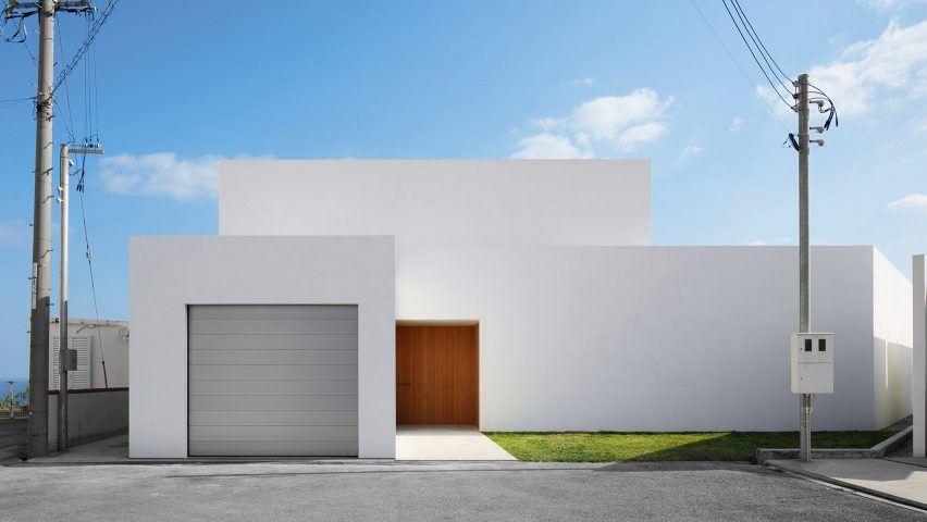Windowless facade of house by John Pawson