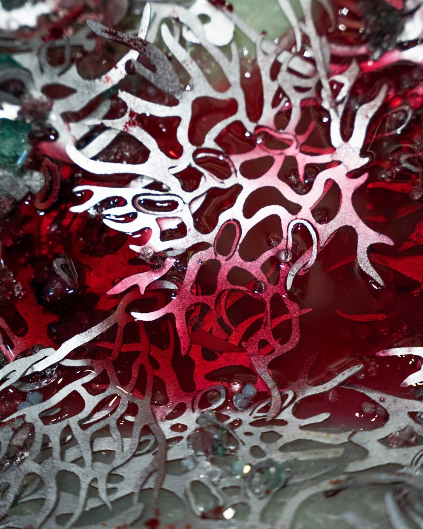 Gaun "hidup" Biomimikri Auroboros berubah bentuk secara real time | Harga Kusen Aluminium