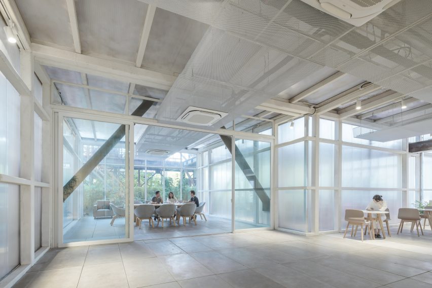 Polycarbonate meeting rooms