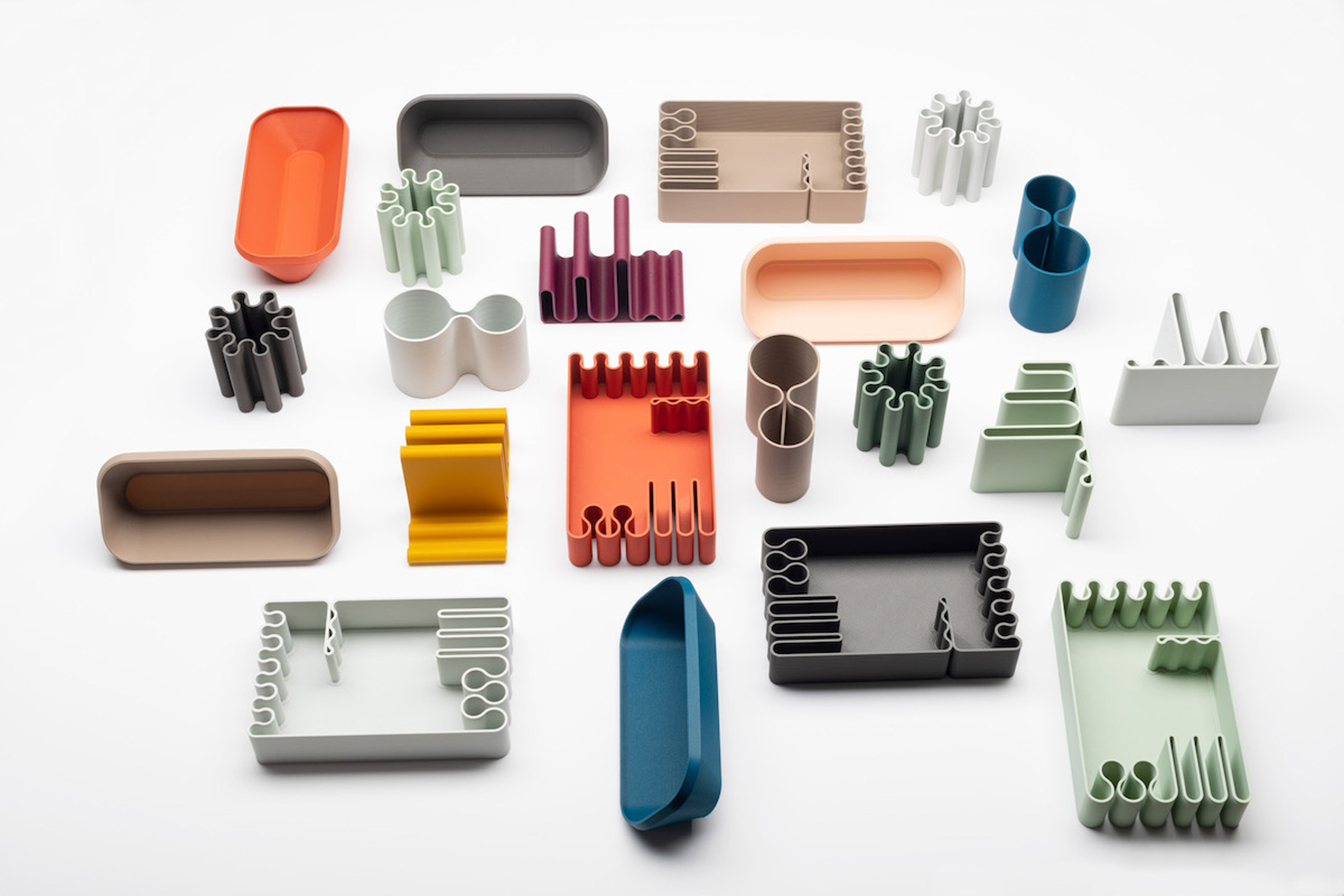 Bioplastic desk accessories in different colours