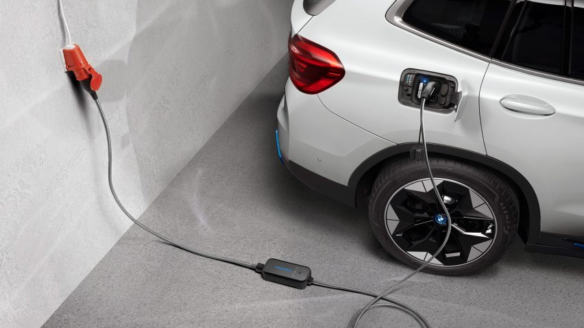 BMW iX3 flexible fast charger