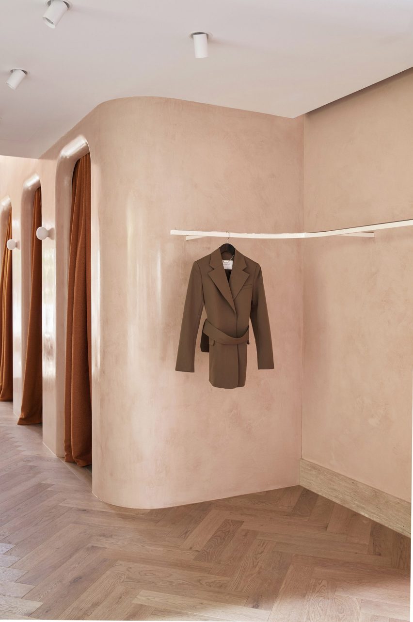Plaster interiors of Camilla and Marc store in Melbourne by Akin Atelier