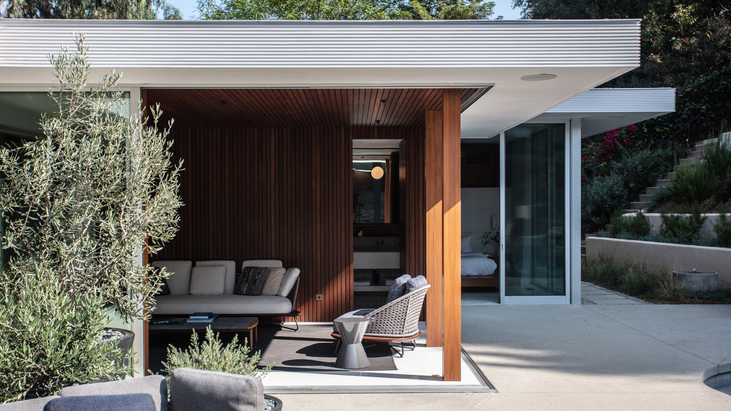 Sophie Goineau and Enclosures Architects refurbish Cove Way House - Vimarsana News