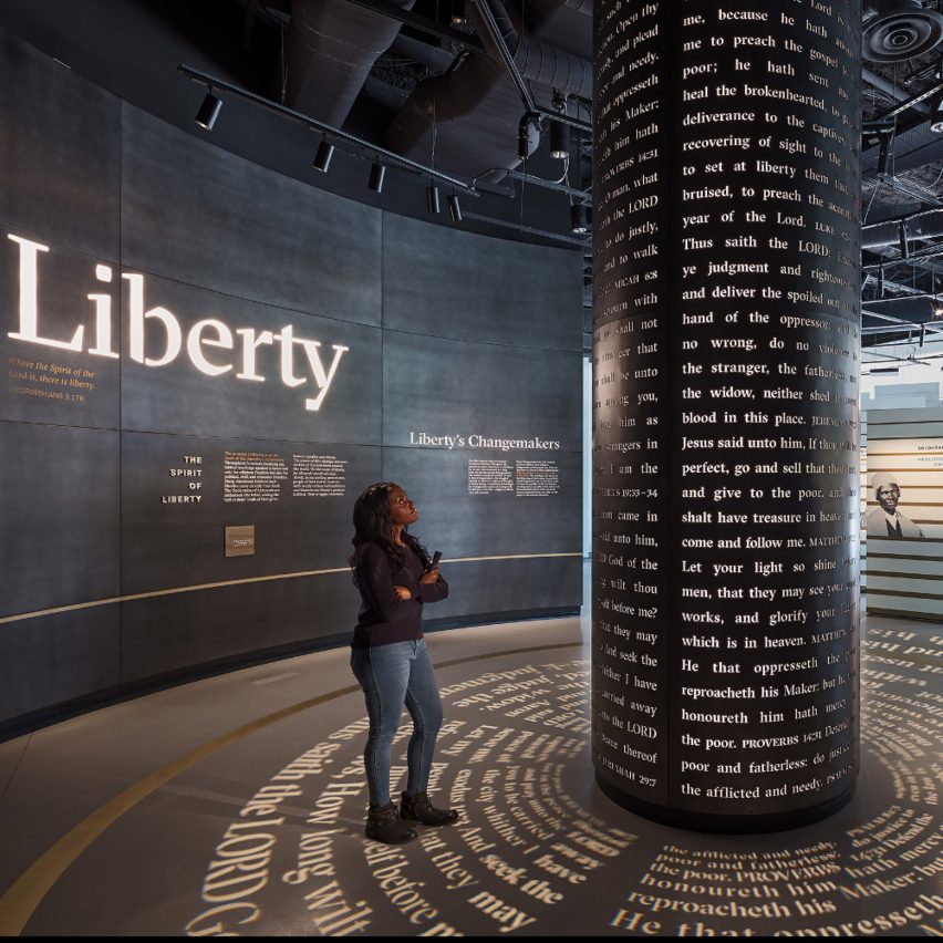 Proyek Lokal mendesain ruang pameran interaktif untuk Faith and Liberty Discovery Center