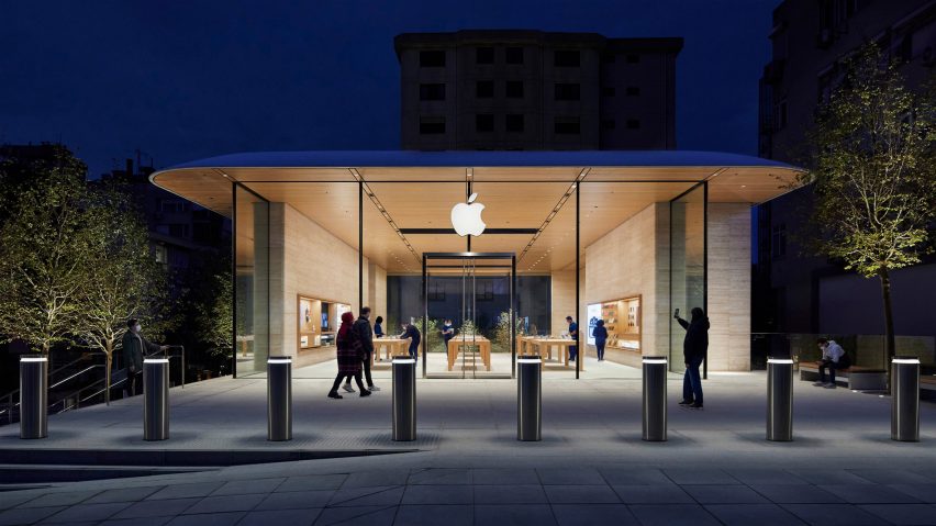 Toko Apple Bagdat Caddesi memiliki fasad kaca