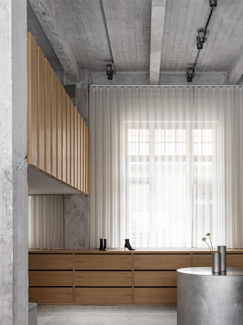 فضای داخلی مینیمالیستی فروشگاه کفش Notabene در کپنهاگ توسط Norm Architects