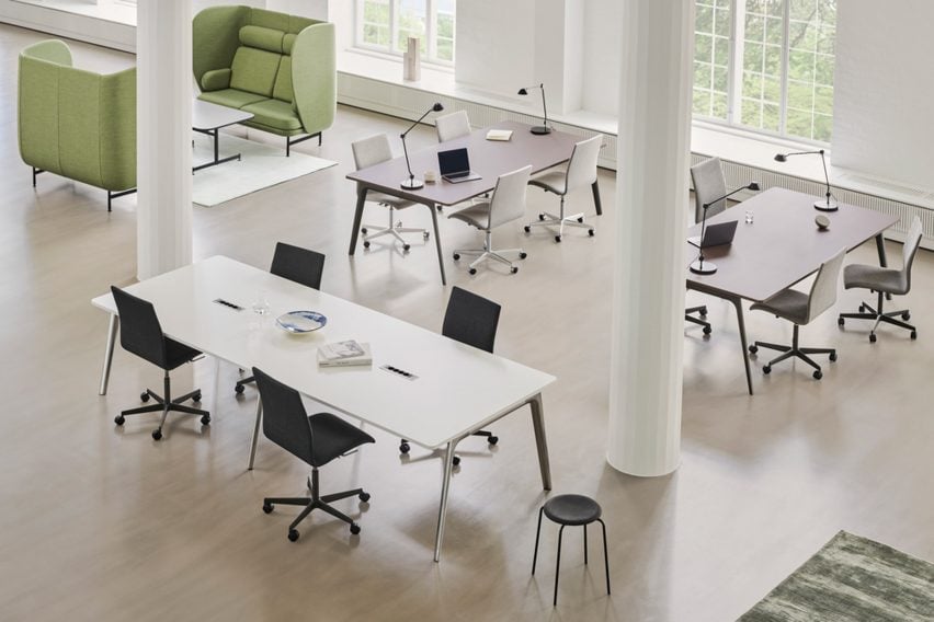 Gambar kantor dengan kursi kantor Arne Jacobsen Oxford