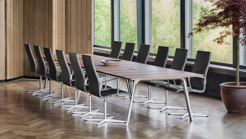 Image of the Pluralis table used for in a boardroom with rows of black chairs