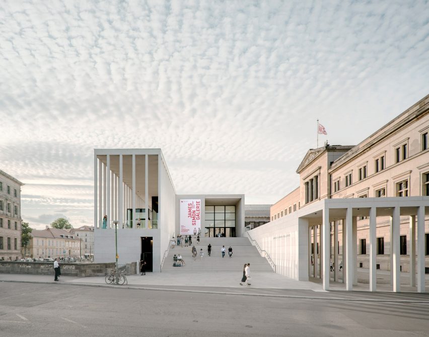 Pusat budaya James-Simon-Galerie yang bertiang telah terpilih untuk Hadiah Internasional RIBA
