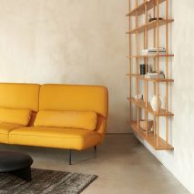 由Andreas Engesvik为Fogia设计的黄色Velar沙发