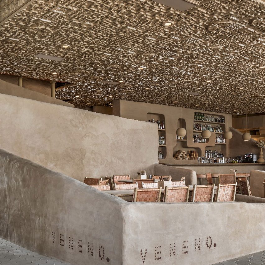 Features of the relief ceiling in the Veneno restaurant in Guadalajara