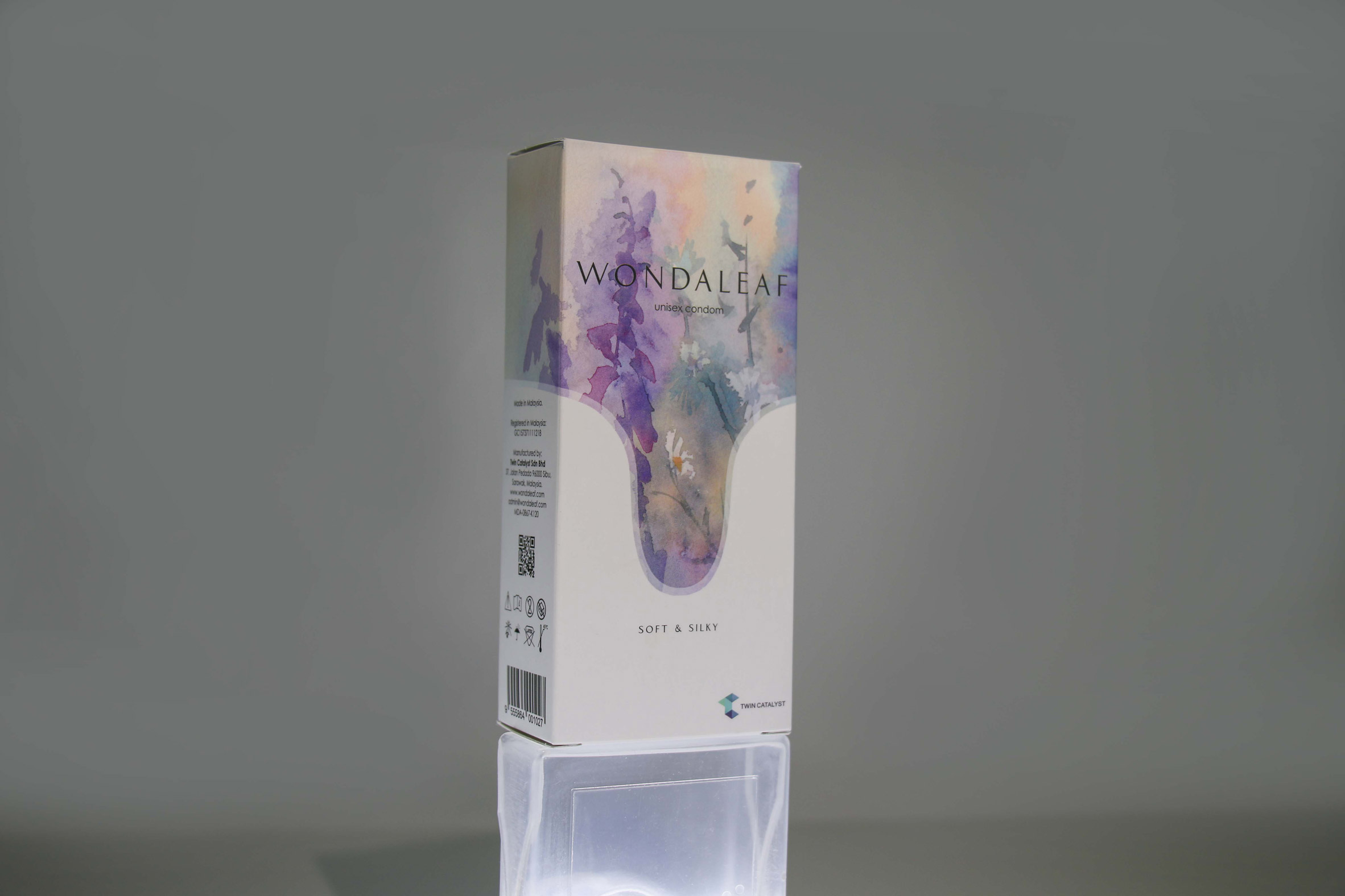 A white packet of Wondaleaf condoms