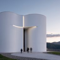 Mario Cucinella Architects creates "serene and monolithic" church in Italian hill top town