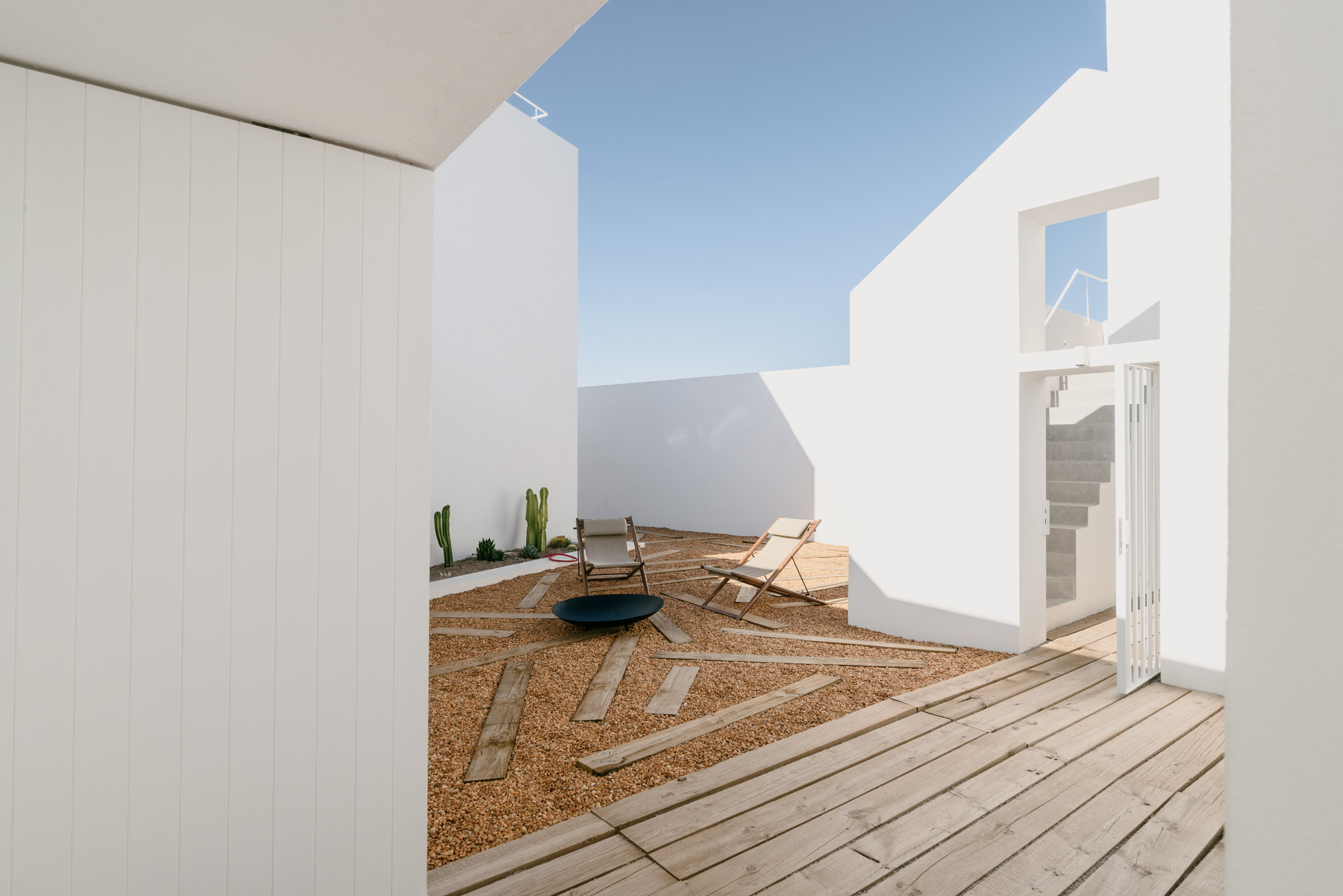 A pebble courtyard separates the living areas 