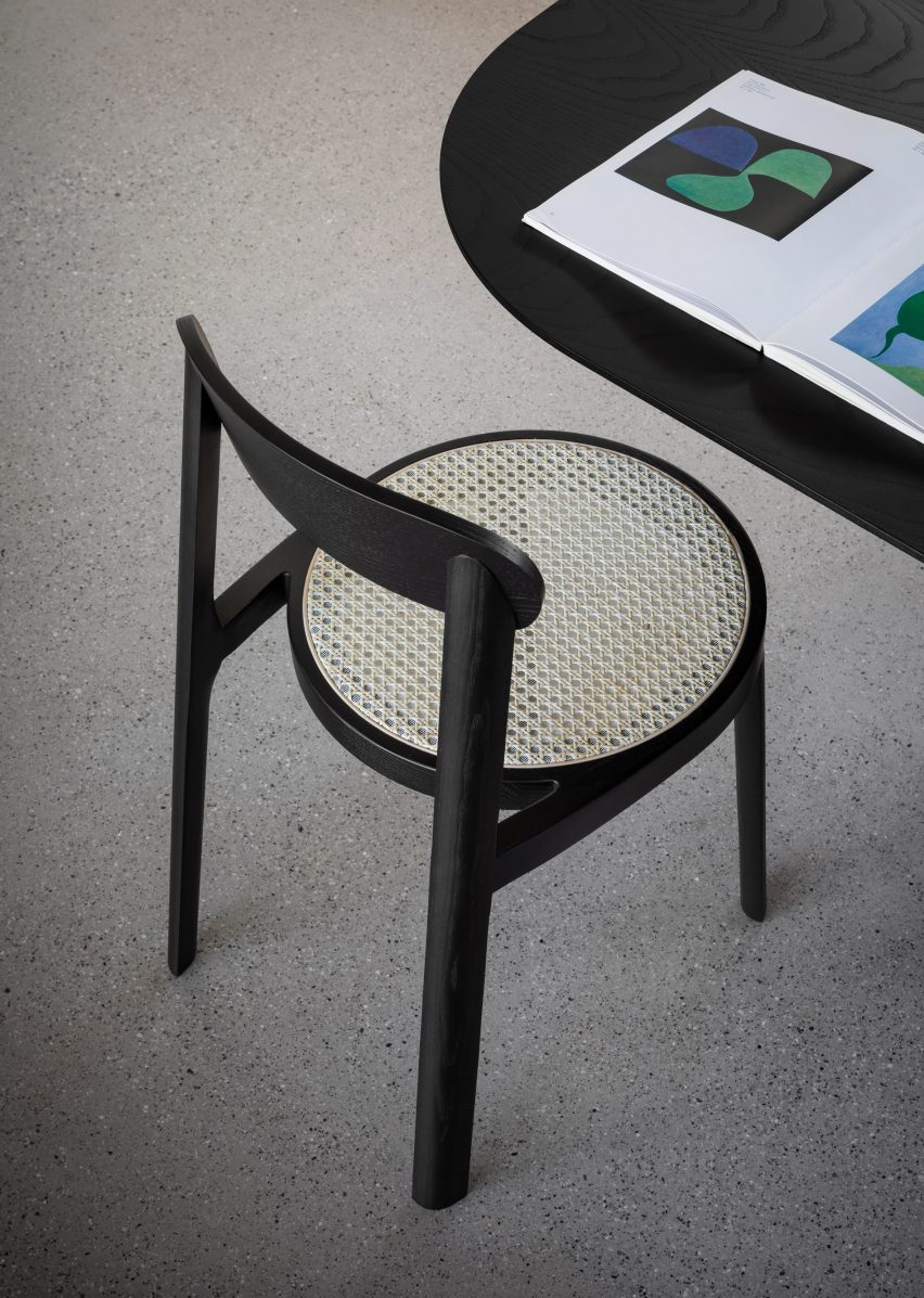 A photograph of the Brulla chair in black ask