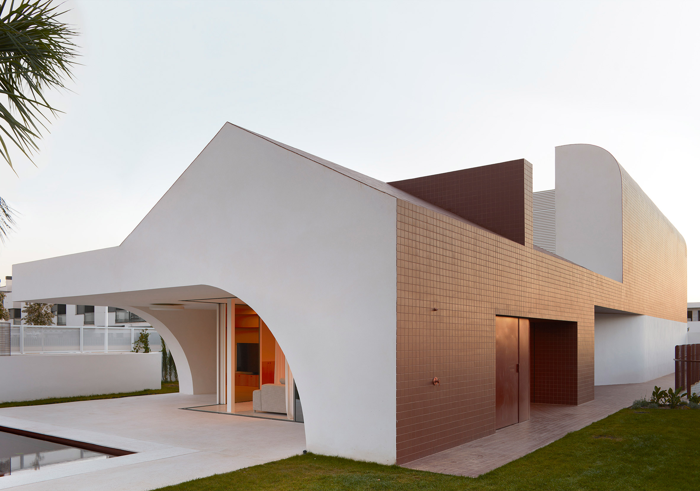 White and terracotta exterior of DM House
