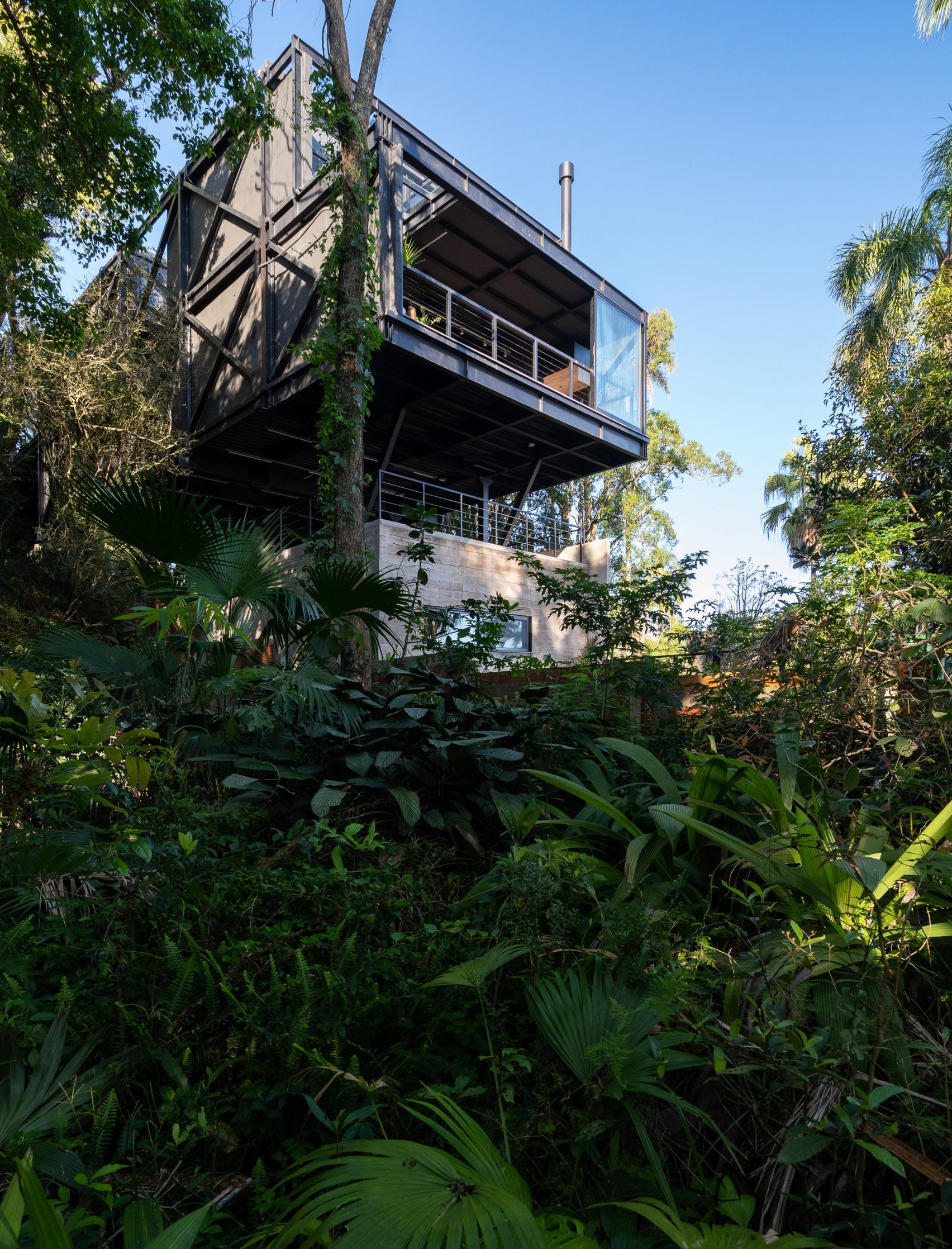 KS Arquitetos completes stilted Mirador House overlooking Lake Guaíba