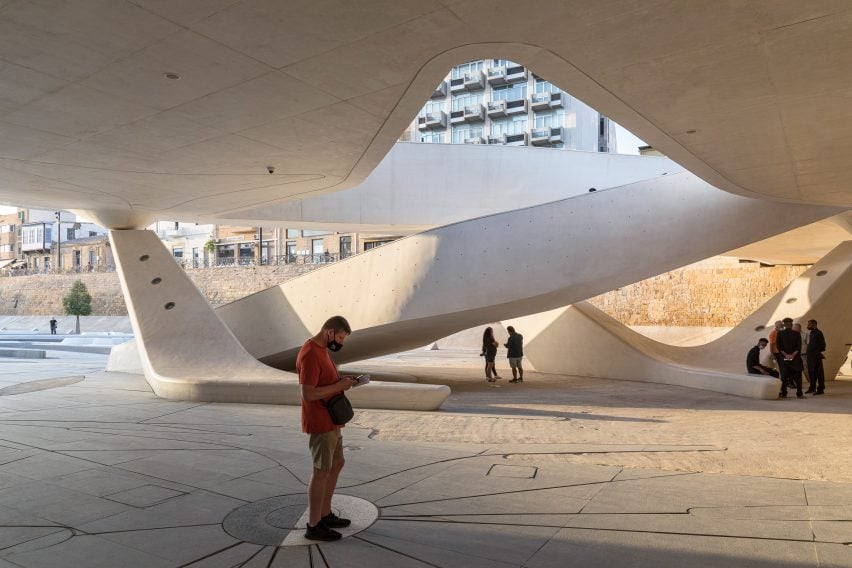 Ruang terlindung di Eleftheria Square oleh Zaha Hadid Architects