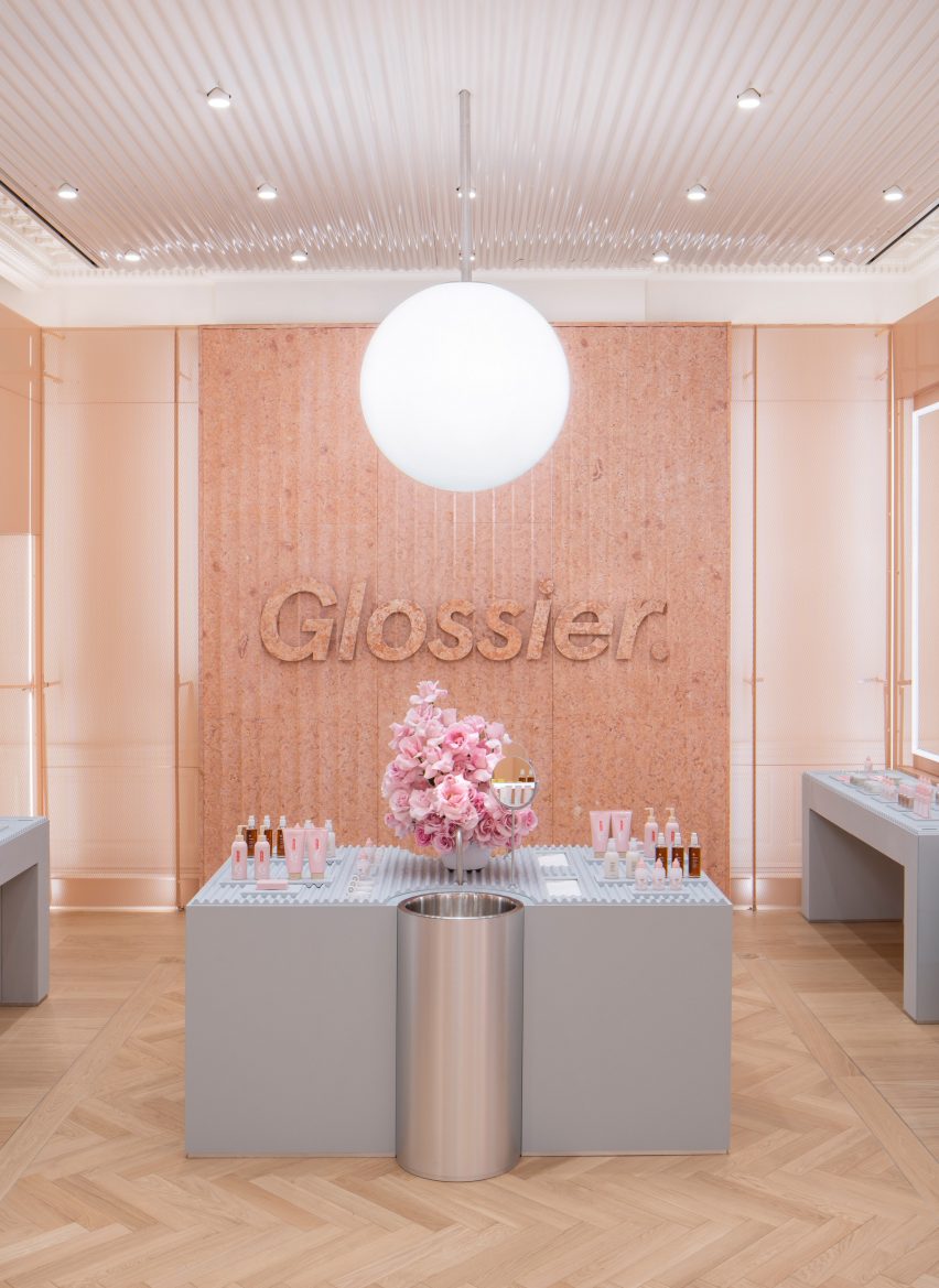 Glossier membuka flagship London di gedung tertua Covent Garden | Harga Kusen Aluminium