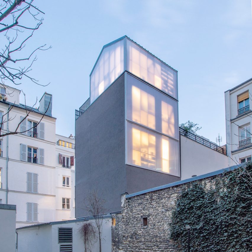 Polycarbonate-clad house in Paris