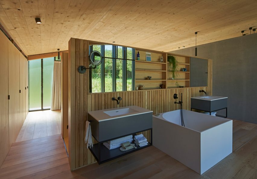 Ensuite bathroom with timber roof