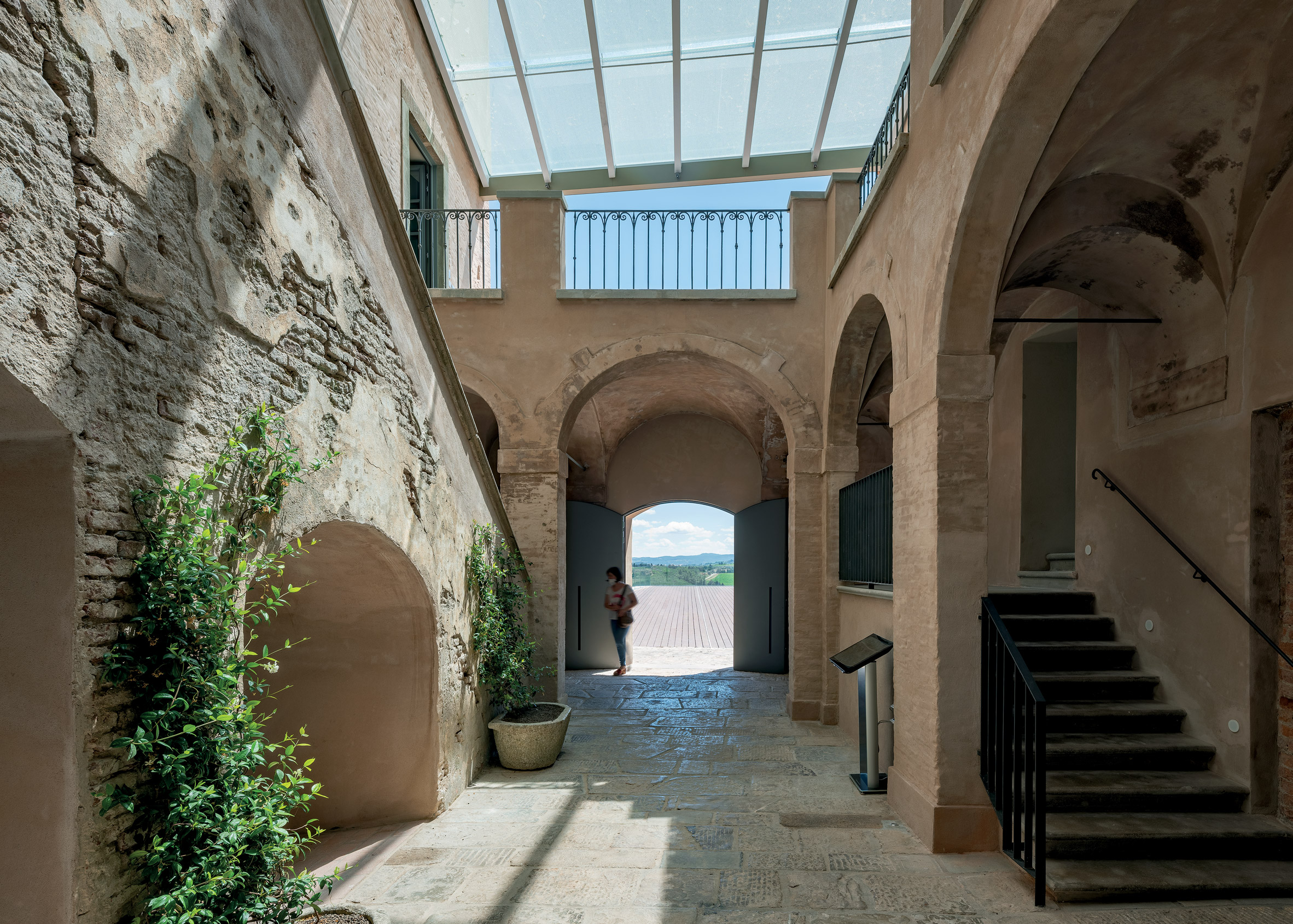 Interior image of the entrance courtyard at Palazzo Senza Tempo