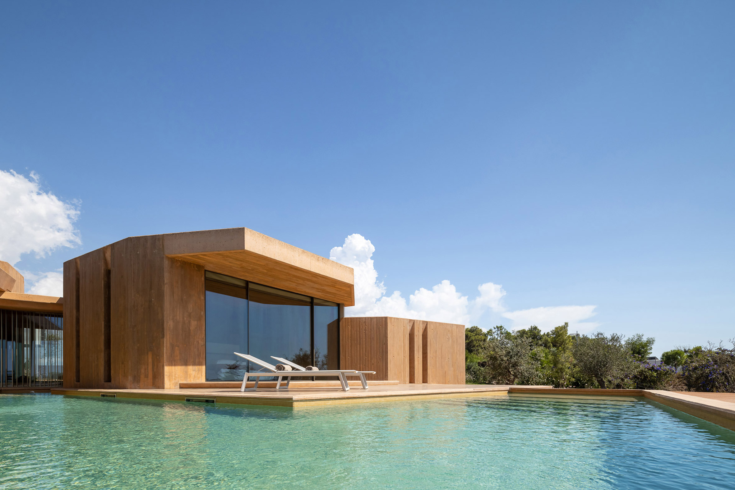 Swimming pool view of Villa 19 of Palmares Ocean Living & Golf resort by RCR Architectes