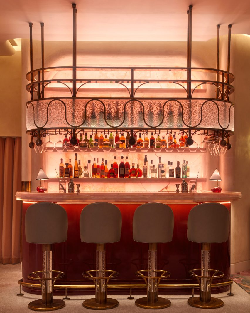 Bar of The Connaught hotel with onyx top and mottled glass gantry fronted by four barstools