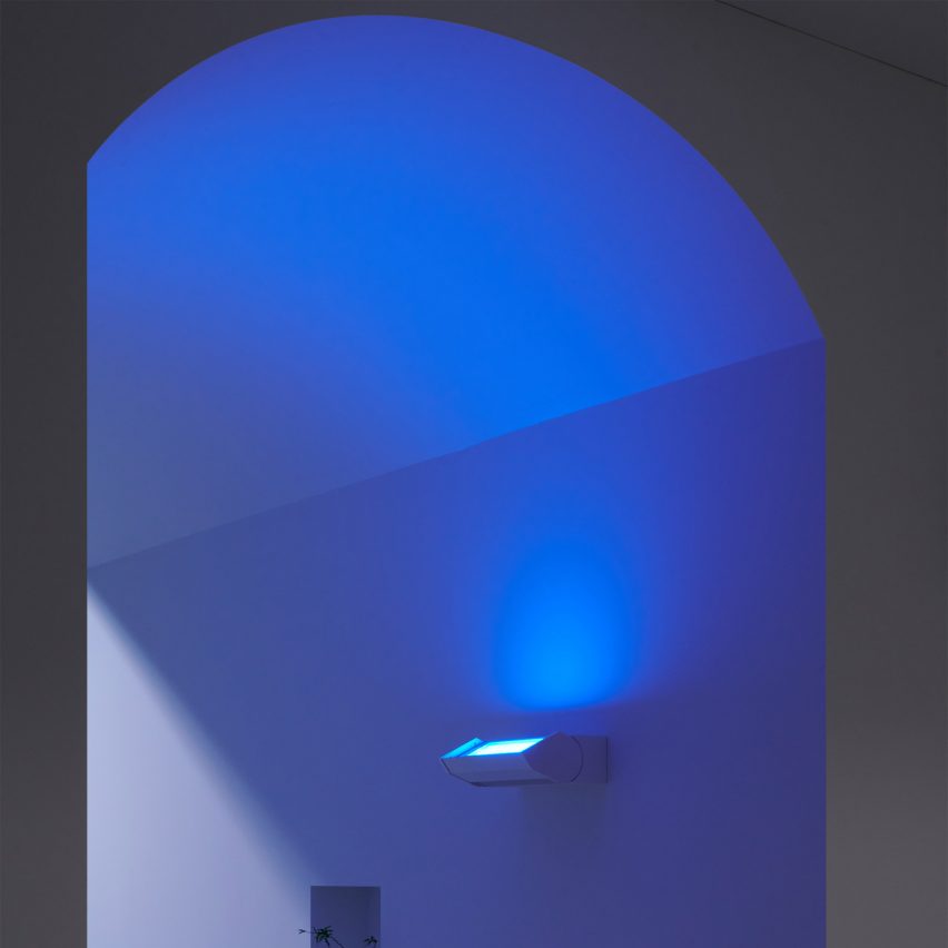 A blue Reizen light highlighting an archway