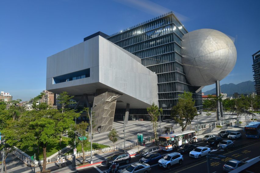 The exterior of Taipei Performing Arts Center 