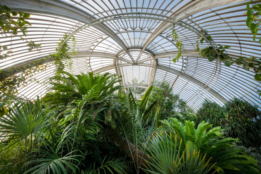 A photograph of Kew Garden's conservatory 