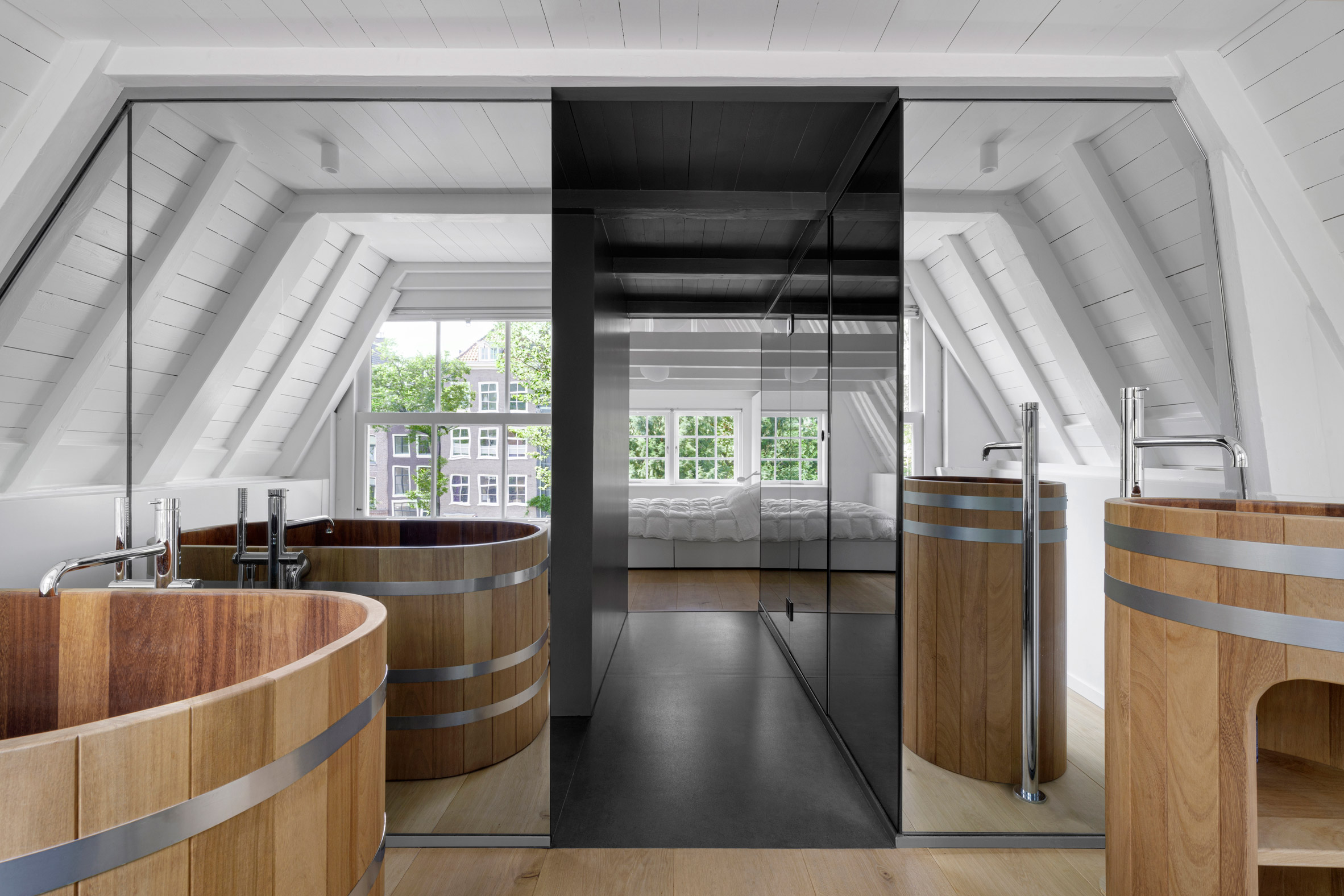 Canal House in Amsterdam designed by i29