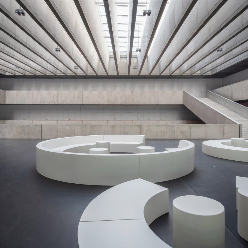 Faculty of Humanities at Charles University incorporates modular furniture