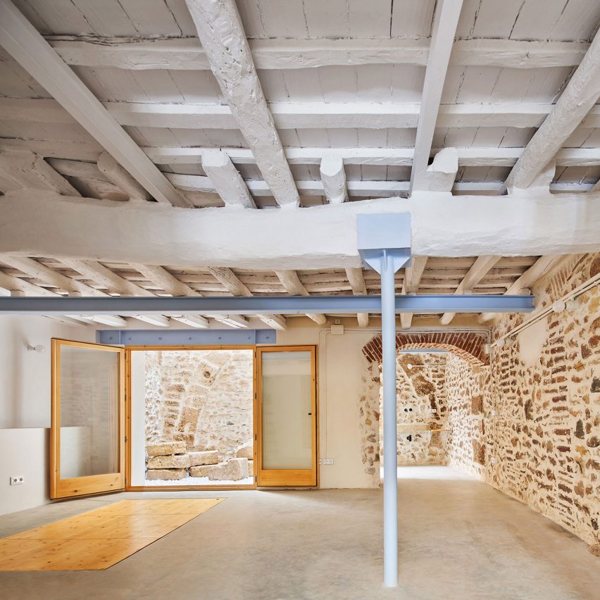 Old Spanish ،use renovation by Nua Arquitectures