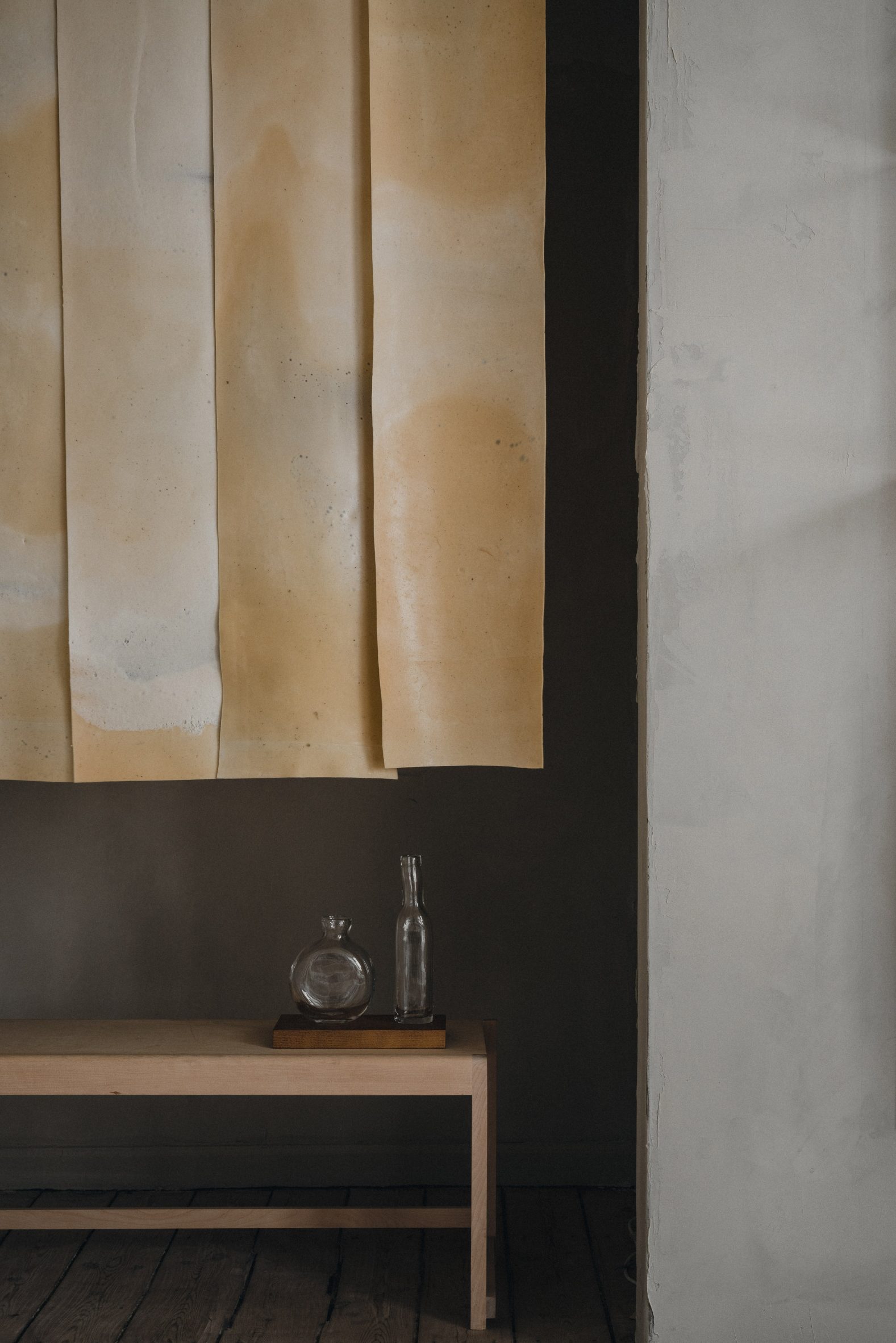 Pale brown curtains in biodegradable material
