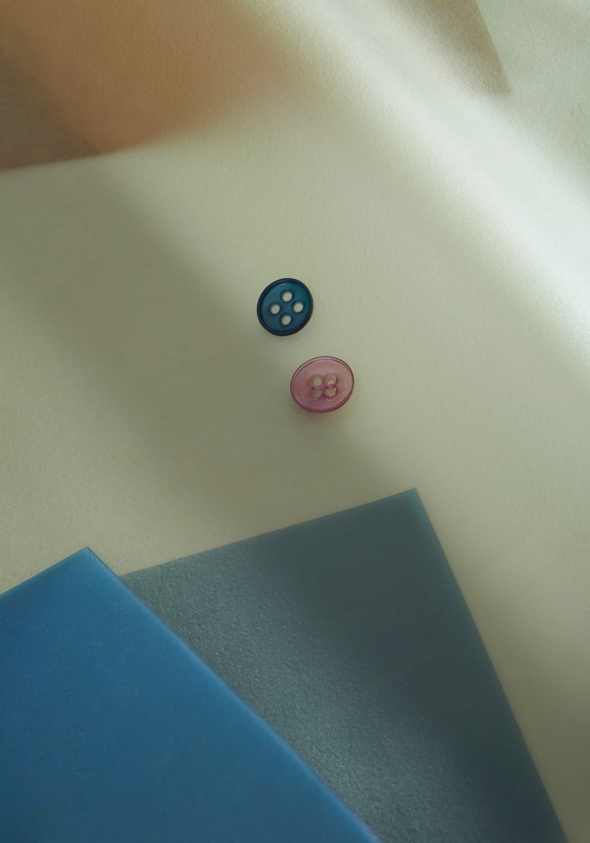 A pink and blue button