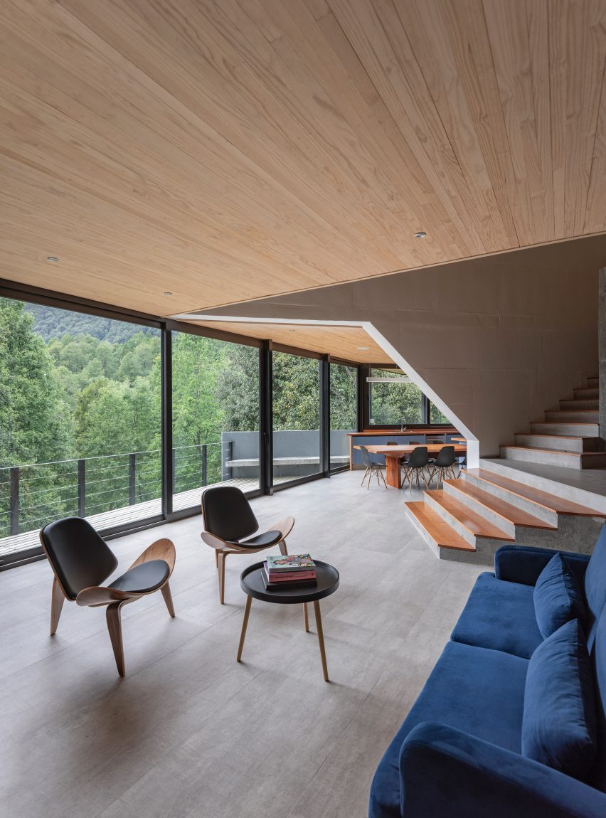 A living room with views onto a forest in Chile