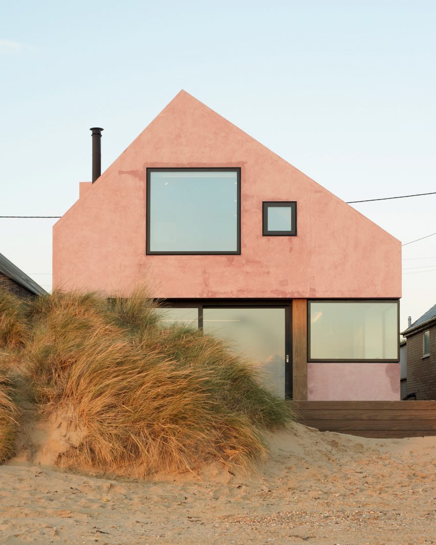 Rumah pantai merah muda di East Sussex