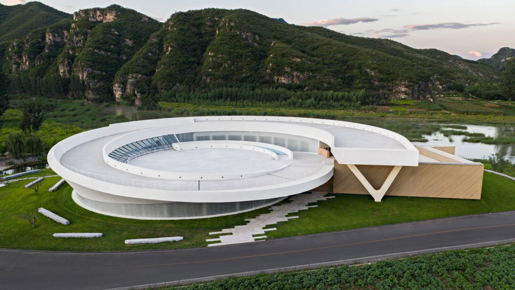 Syn Architects surrounds arts centre in China with spiralling ramp