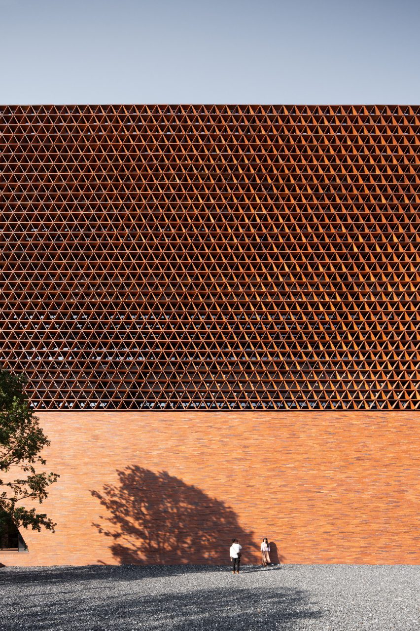 Facade with brick lattice