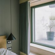 Sunken bedroom in house by Fletcher Crane Architects