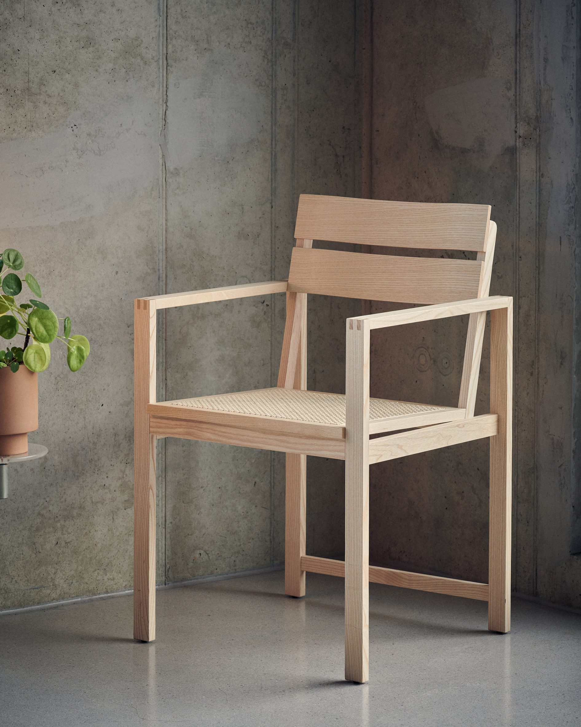 Wooden D1+ chair with wicker seat by TYP