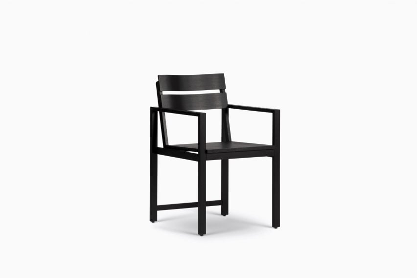 Black D1+ chair by TYP