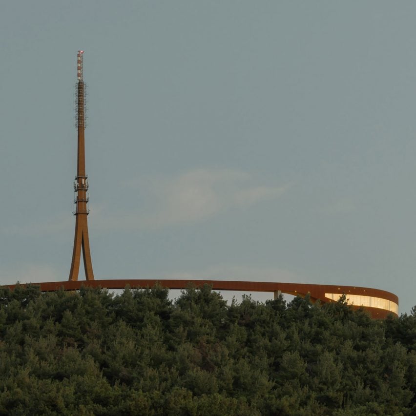 Broadcasting tower with walkable roof