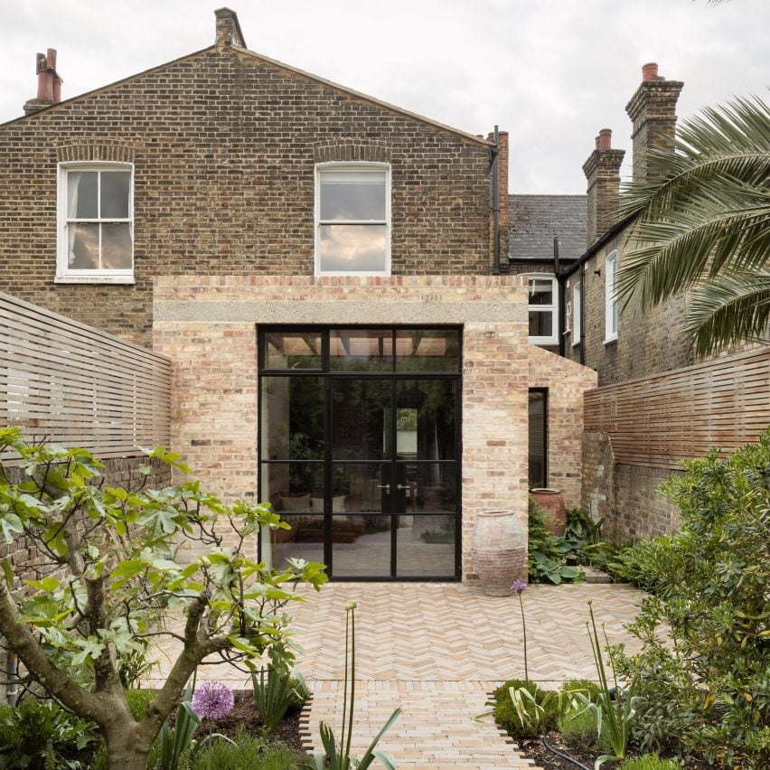 Brick house extension by Oliver Leech Architects