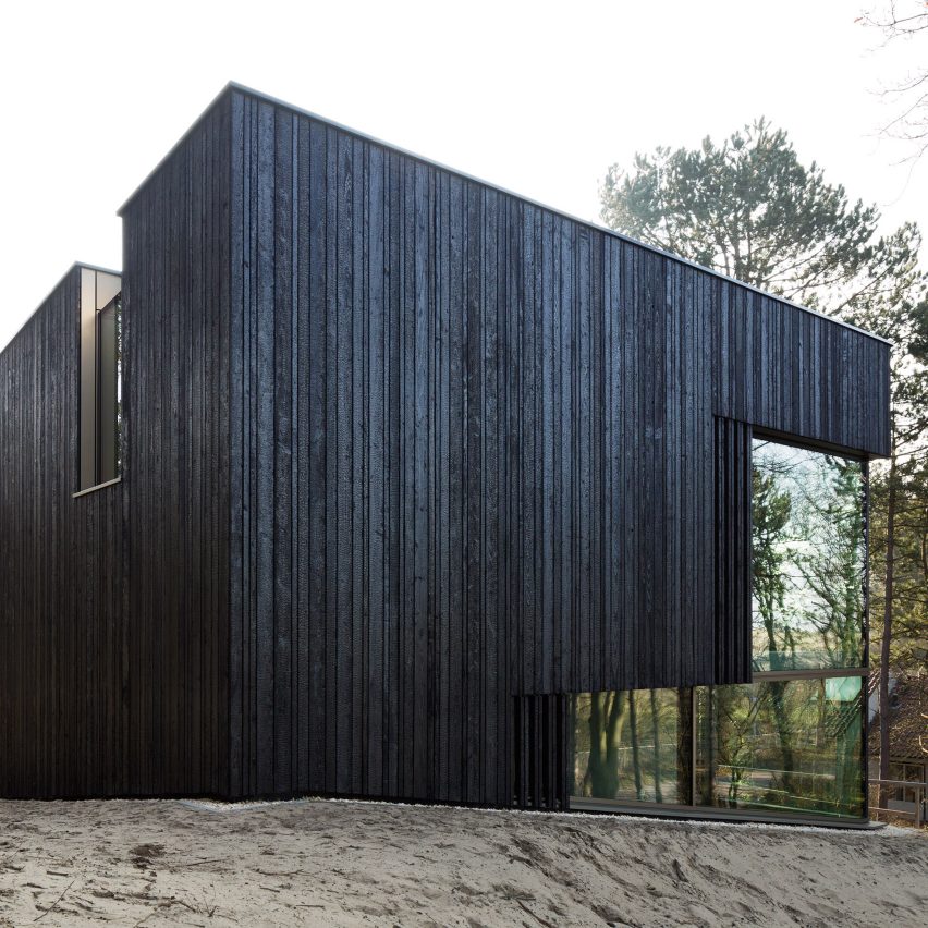 Black timber exterior of Villa Meijendel