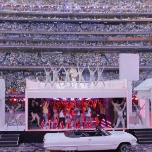 Compton buildings are "characters" on Es Devlin's Super Bowl stage - Vimarsana News