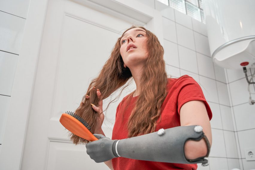 A woman brushing her hair with Esper Hand
