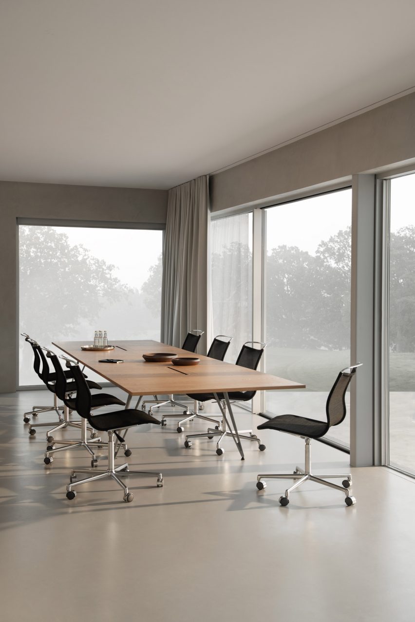 A meeting room with Lammhults office chairs