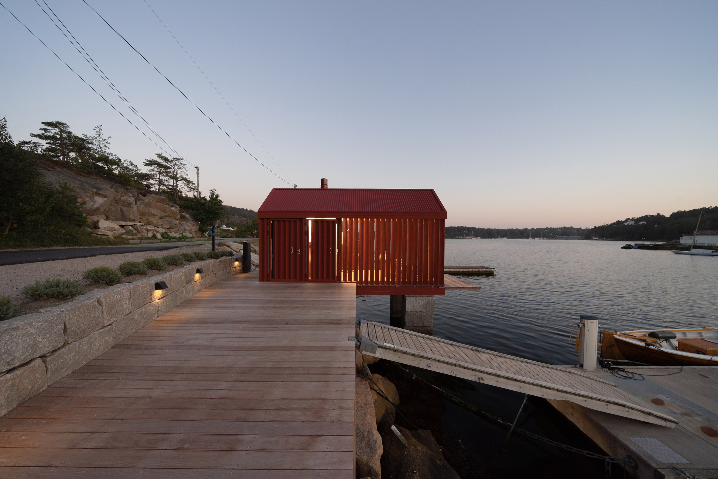 Red cabin by Handegård Arkitektur